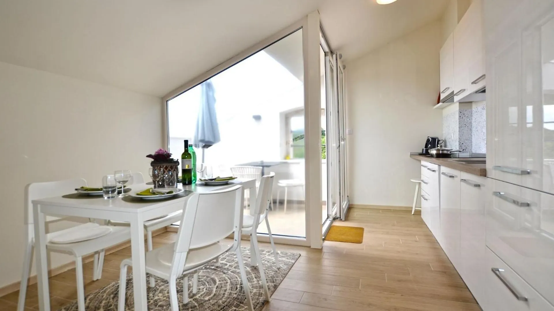 Tranquil Getaway With Shared Pool In Bale - One Bedroom Apartment 0*,  كرواتيا