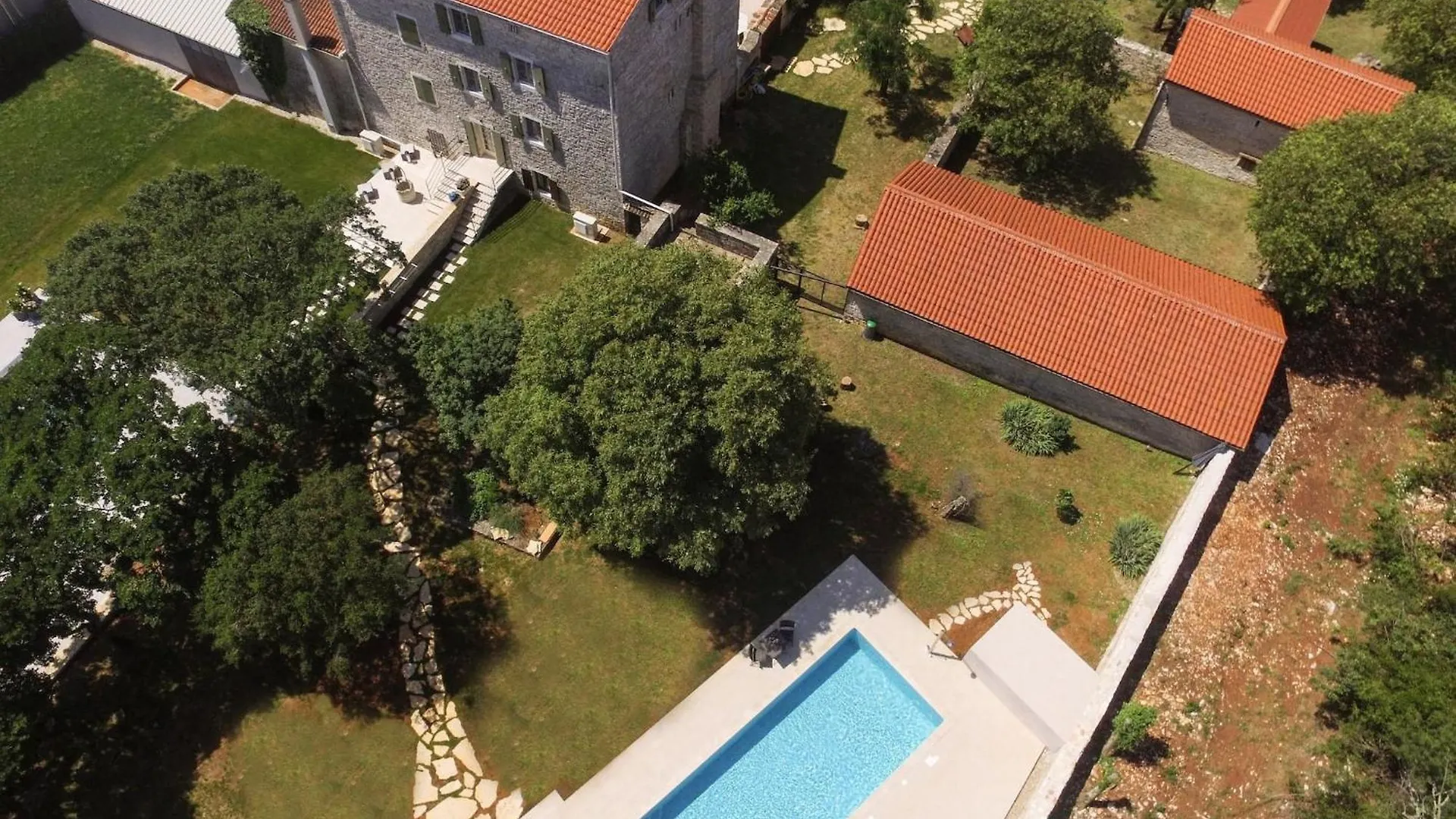 Vakantiehuis Tranquil Getaway With Shared Pool In Bale - One Bedroom Apartment