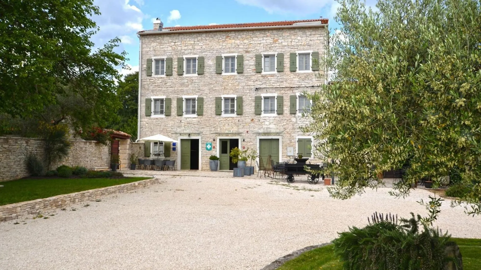 Tranquil Getaway With Shared Pool In Bale - One Bedroom Apartment Vakantiehuis
